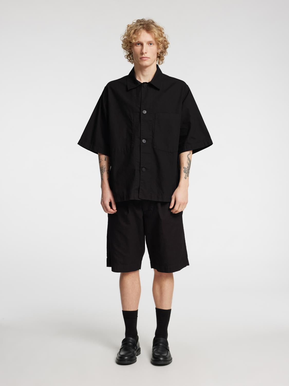 model_shot-front_full